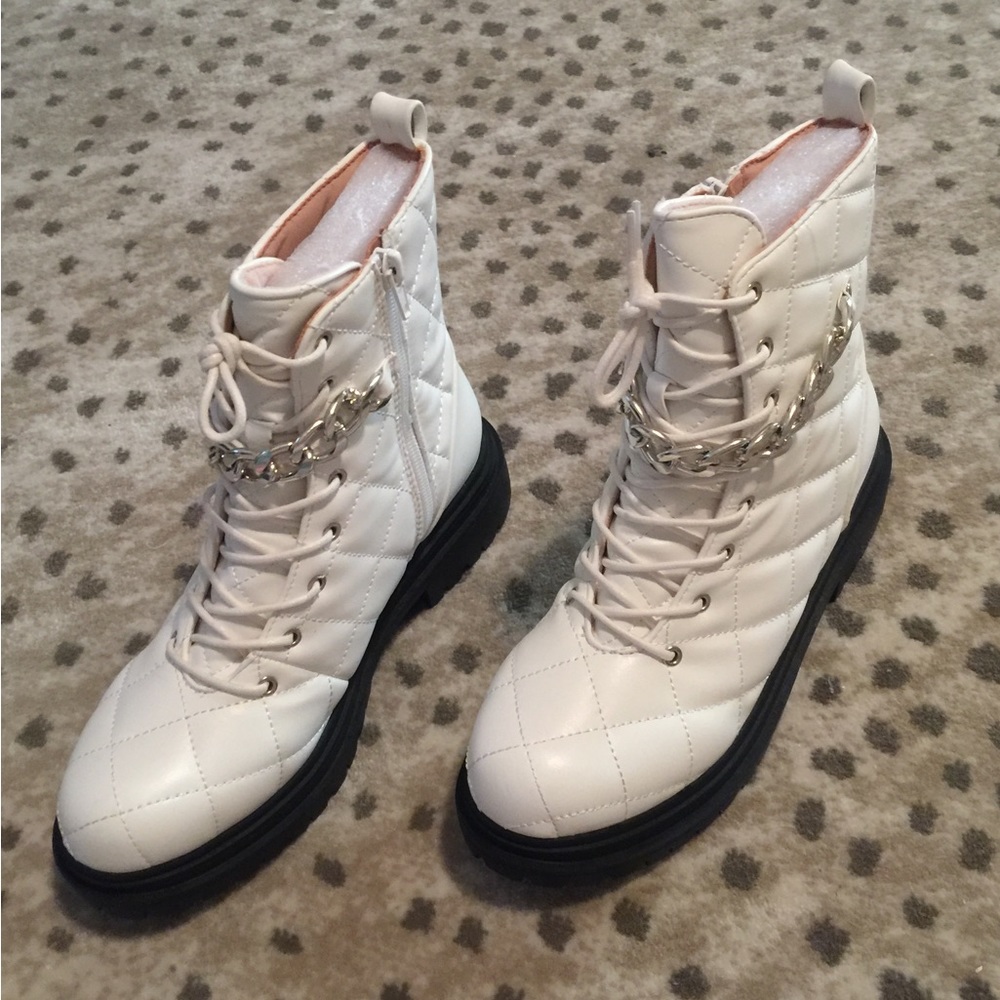 NIB CC CHASE & CHLOE 6.5 7 Chain Trim Quilted Combat Boots LaceUp Lug Sole White - Picture 3 of 14